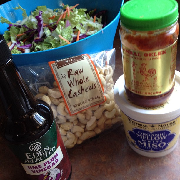 spicy vegan slaw fixins